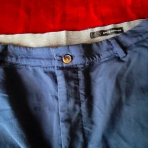 Greg Norman size 36 blue golf shorts